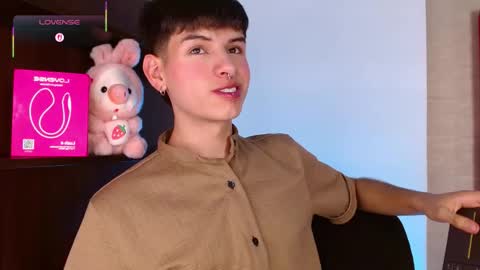 Snapshot of ezra_storm chatting on 12-04-25, 06:01 Juan online show from 12-04-25, 06:01