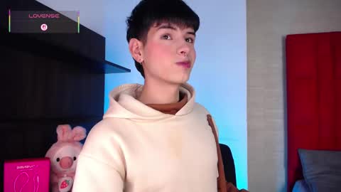 Snapshot of ezra_storm chatting on 12-14-25, 05:46 Juan online show from 12-14-25, 05:46