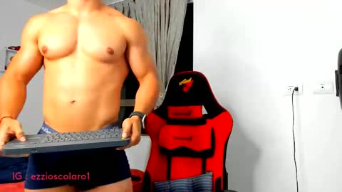 Ezzio Scolaro online show from 11-23-25, 01:05