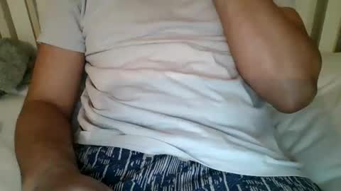 Snapshot of f2004_ chatting on 05-20-26, 12:33 f2004_ online show from 05-20-26, 12:33