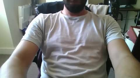 Snapshot of f2004_ chatting on 05-25-26, 12:55 f2004_ online show from 05-25-26, 12:55