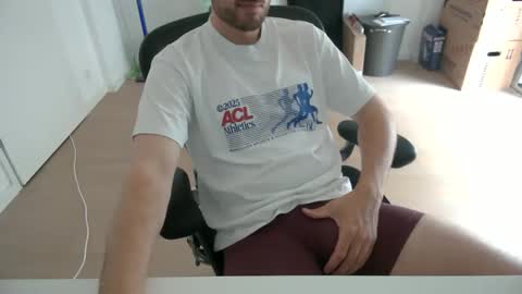 Snapshot of fabian_196 chatting on 05-31-26, 10:11 Call me bitch online show from 05-31-26, 10:11