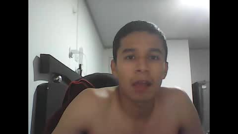 Snapshot of fabiar11 chatting on 01-12-26, 08:36 R online show from 01-12-26, 08:36