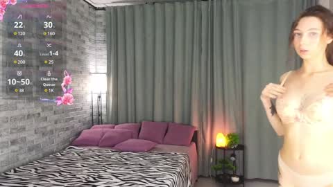 Snapshot of fabulous_rey chatting on 12-23-24, 11:17 Adri online show from 12-23-24, 11:17