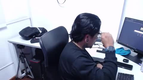 Snapshot of facasu__ chatting on 04-05-26, 08:39 camilo online show from 04-05-26, 08:39