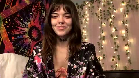Snapshot of faerienugs chatting on 10-10-25, 11:59 Faerie 3 online show from 10-10-25, 11:59
