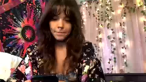 Snapshot of faerienugs chatting on 10-11-25, 08:51 Faerie 3 online show from 10-11-25, 08:51
