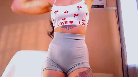 Elli  online show from 12-17-25, 12:44