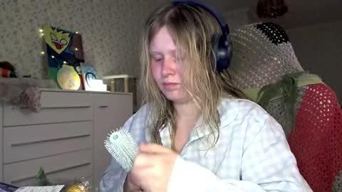 Arisha online show from 10-31-25, 10:22