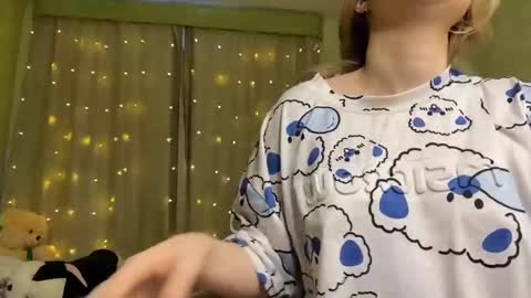 Ilona online show from 12-25-24, 01:41