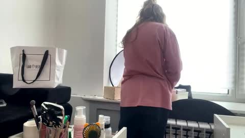 Ilona online show from 02-18-25, 10:27