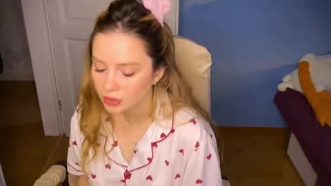 Ilona online show from 09-19-25, 06:59