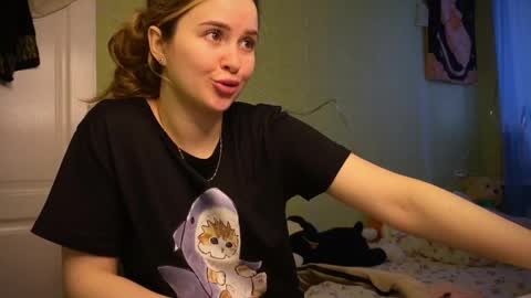 Snapshot of fairyilona chatting on 05-17-26, 09:49 Ilona online show from 05-17-26, 09:49