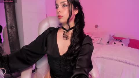 Snapshot of fairyyy1 chatting on 12-27-24, 03:09 Sara REMEMBER TO LEAVE A THUMB UP online show from 12-27-24, 03:09