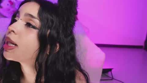 Sara  REMEMBER TO LEAVE A THUMB UP online show from 01-06-26, 05:44