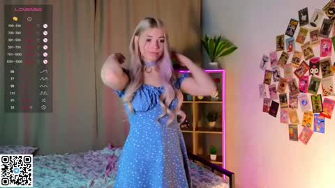 Emilia online show from 02-10-25, 04:08