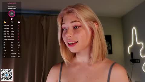 Emilia online show from 09-10-25, 04:12