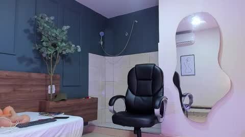 Snapshot of fallen_angel999777 chatting on 09-13-25, 12:27 Megan 630 1330 -5 online show from 09-13-25, 12:27