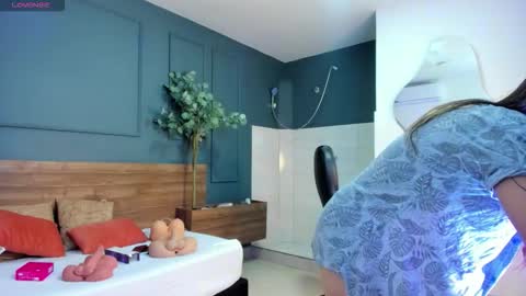 Snapshot of fallen_angel999777 chatting on 10-30-25, 11:55 Megan 630 1330 -5 online show from 10-30-25, 11:55