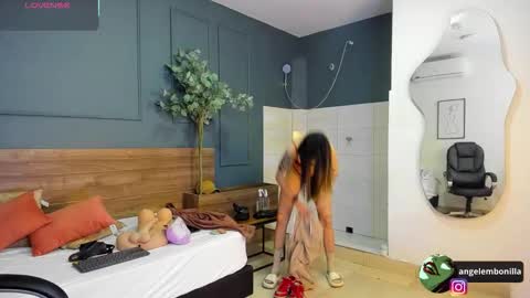 Snapshot of fallen_angel999777 chatting on 11-04-25, 12:15 Megan 630 1330 -5 online show from 11-04-25, 12:15