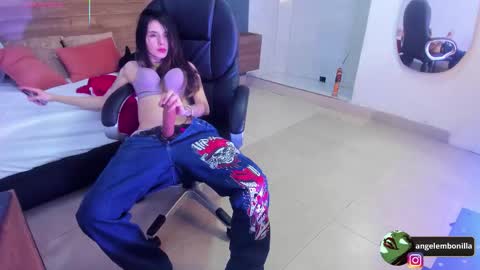 Snapshot of fallen_angel999777 chatting on 11-13-25, 12:37 Megan 630 1330 -5 online show from 11-13-25, 12:37