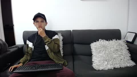 FallGays online show from 01-29-25, 02:19