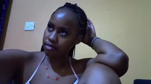 Snapshot of famous_bear chatting on 02-26-26, 01:04 famous_bear online show from 02-26-26, 01:04
