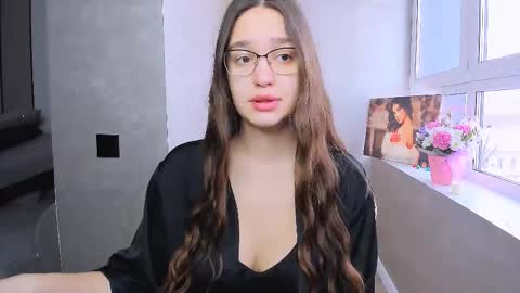 Snapshot of fancy_bunny chatting on 12-17-25, 06:19 fancy bunny online show from 12-17-25, 06:19