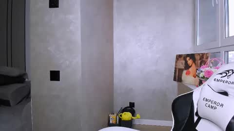 Snapshot of fancy_bunny chatting on 12-18-25, 05:24 fancy bunny online show from 12-18-25, 05:24