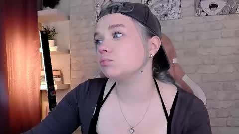 Bella online show from 10-10-25, 01:54