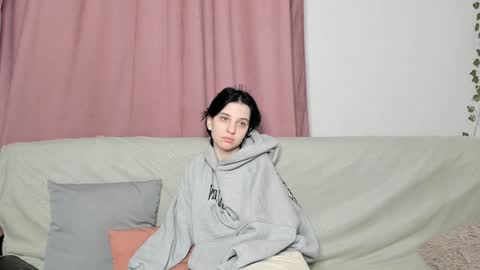 Mia online show from 12-06-24, 07:32