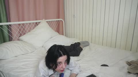 Mia online show from 12-11-24, 03:26