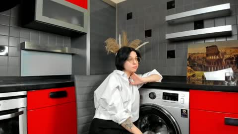 Mia online show from 12-22-24, 08:38