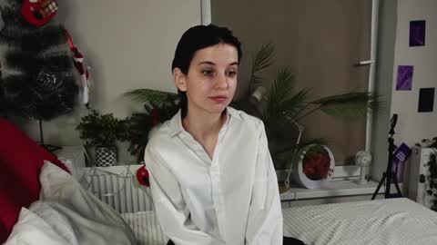 Mia online show from 12-27-24, 07:08