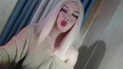 DANIELLA - DONT FORGET TO GIVE ME A THUMBSU UP online show from 05-25-26, 04:07