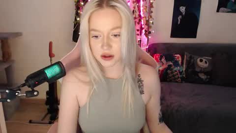 Snapshot of fantasy_lisa chatting on 02-27-26, 11:10 Lisa online show from 02-27-26, 11:10