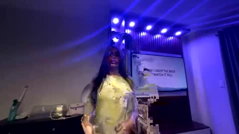 Snapshot of fantasyxbabe chatting on 05-13-26, 04:15 AMANDA online show from 05-13-26, 04:15