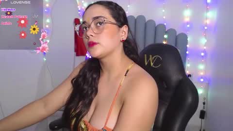 Snapshot of farah_samira chatting on 05-28-26, 07:55 farah online show from 05-28-26, 07:55