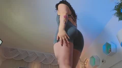 Farah online show from 11-21-25, 12:04