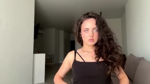 Snapshot of farrahburde chatting on 06-29-26, 10:15 Mia online show from 06-29-26, 10:15