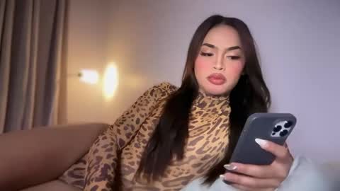 Snapshot of farrahmoanx chatting on 06-08-26, 05:57 farrahmoanx online show from 06-08-26, 05:57