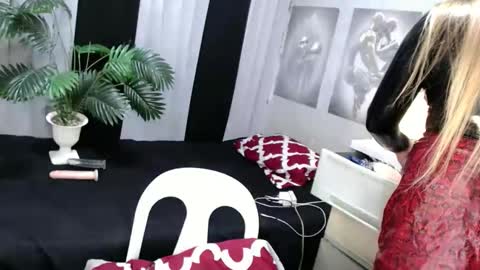 Snapshot of fascinating_ts_vana chatting on 03-10-26, 06:57 vana online show from 03-10-26, 06:57