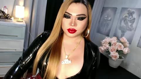 Snapshot of fascinating_ts_vana chatting on 06-30-26, 04:52 vana online show from 06-30-26, 04:52