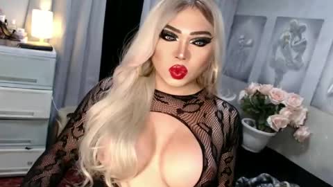Snapshot of fascinating_ts_vana chatting on 07-05-26, 06:04 vana online show from 07-05-26, 06:04