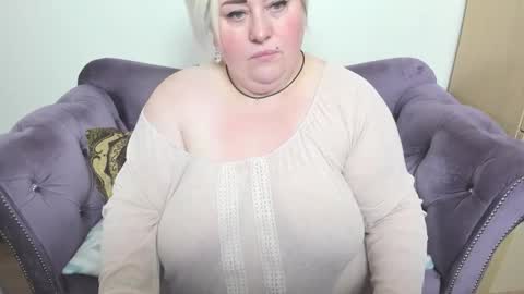 fashiona online show from 10-28-25, 12:25