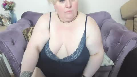 Snapshot of fashiona chatting on 04-25-26, 12:30 fashiona online show from 04-25-26, 12:30