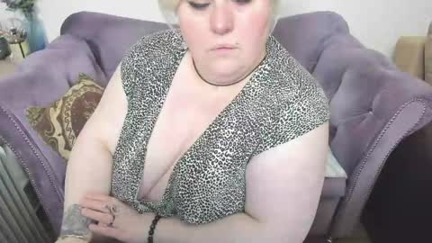 Snapshot of fashiona chatting on 04-28-26, 02:27 fashiona online show from 04-28-26, 02:27
