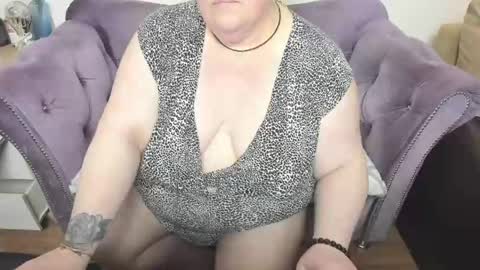 Snapshot of fashiona chatting on 05-20-26, 11:00 fashiona online show from 05-20-26, 11:00