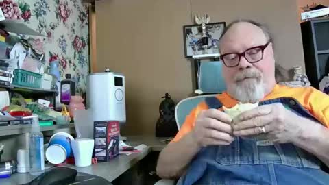 Snapshot of fatfreddythecat chatting on 02-07-25, 03:34 Fred. online show from 02-07-25, 03:34