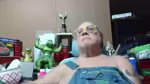 Snapshot of fatfreddythecat chatting on 10-16-25, 01:28 Fred. online show from 10-16-25, 01:28